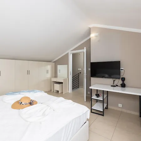 Moderno B * Олудениз