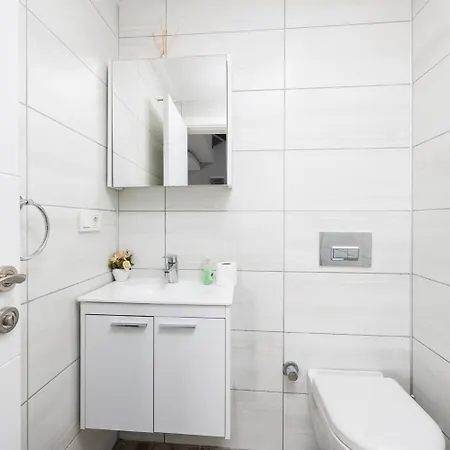 Moderno B فيلة *